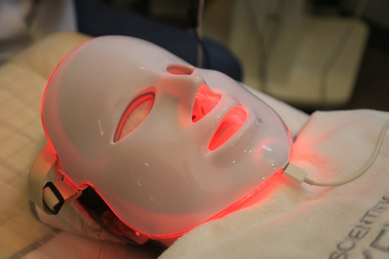 Masque led rouge pour le visage - effets et contre-indications